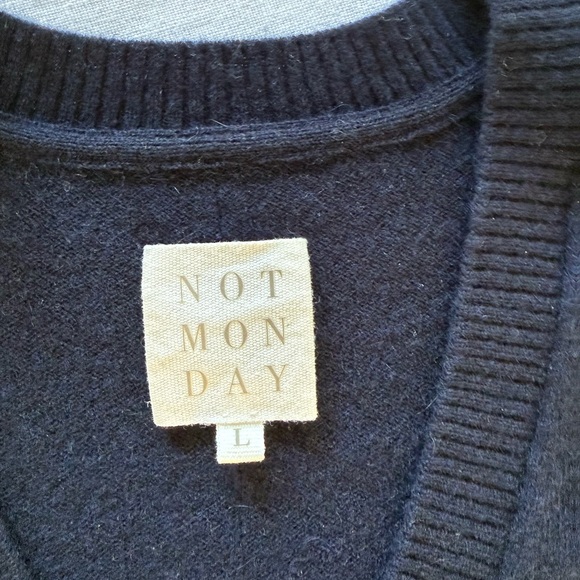 Navy v neck cashmere, size large - Picture 3 of 3